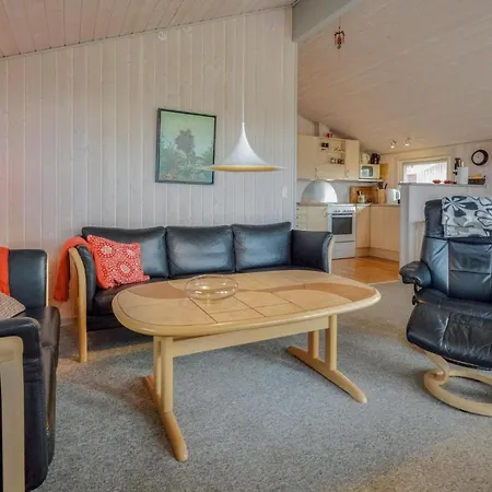 Feriehus Three-bedroom In