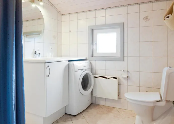 Three-bedroom In Feriehus *
