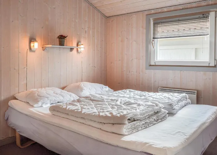 Three-bedroom In Feriehus *